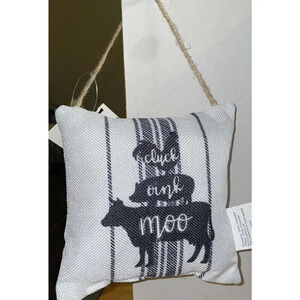NWT Small Door‎ Pillow Chicken Pig Cow Cluck Oink Moo 5.5” X 5.5”
